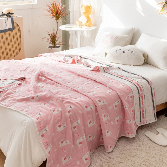 91家纺网 家纺一手货源 找家纺 朴尔家纺-毛巾被 2026新款卡通系全棉六层纱毛巾被 欢乐羊驼-粉