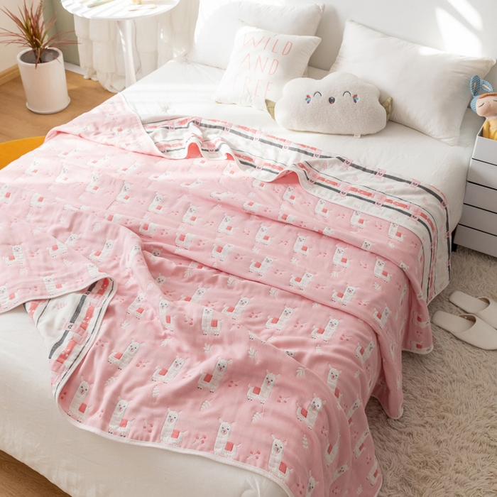 91家纺网 家纺一手货源 找家纺 朴尔家纺-毛巾被 2026新款卡通系全棉六层纱毛巾被 欢乐羊驼-粉