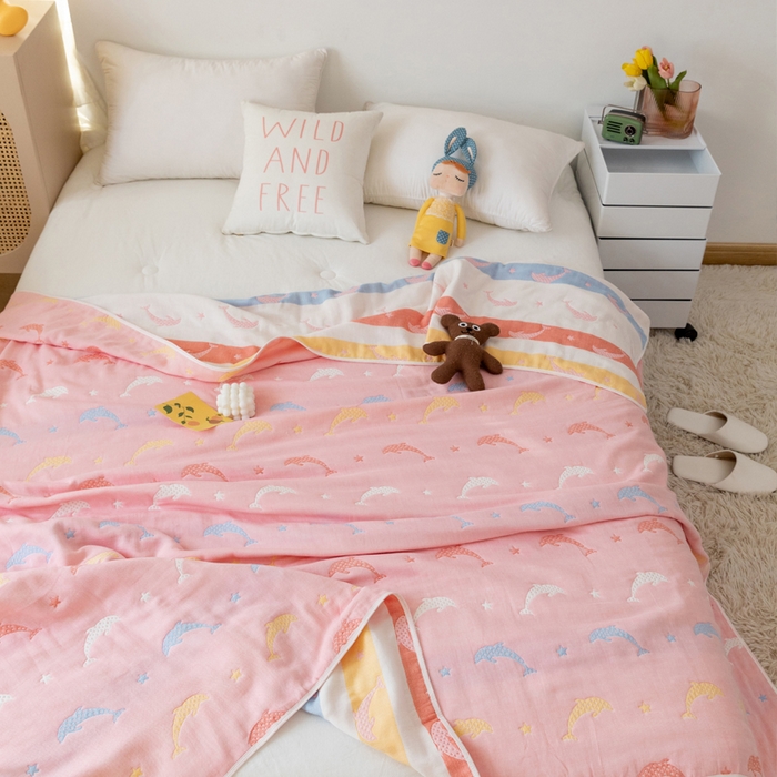 91家纺网 家纺一手货源 找家纺 朴尔家纺-毛巾被 2026新款卡通系全棉六层纱毛巾被 鲸鱼乐园-粉