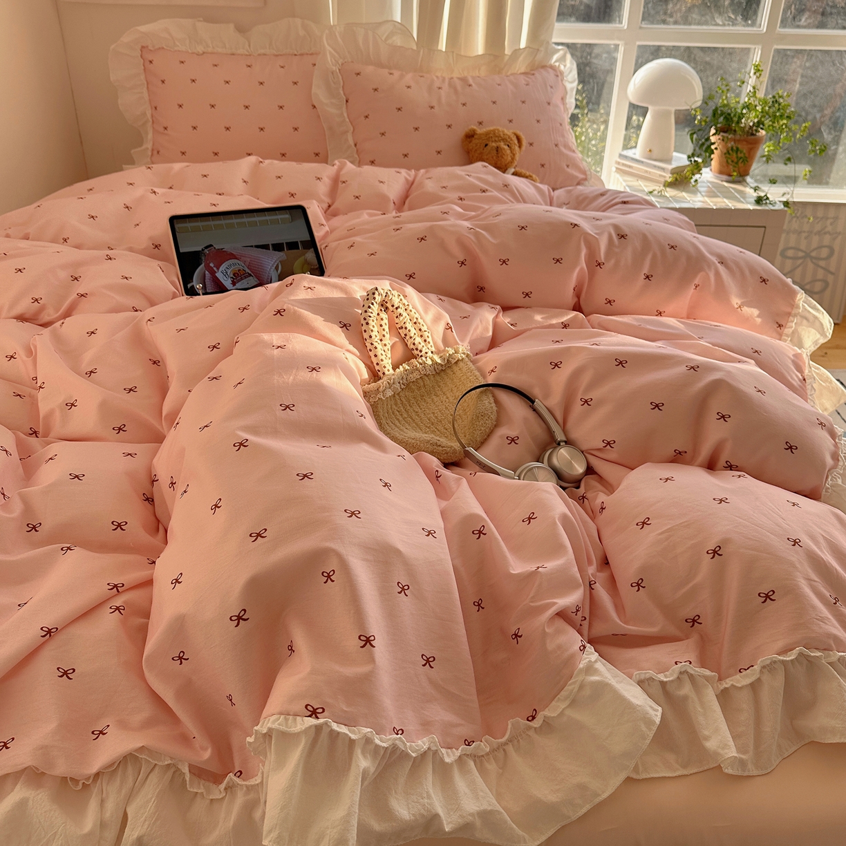 91家纺网 家纺一手货源 找家纺 盼季家纺 2026春夏小清新日韩蝴蝶结奶油花边床上用品四件套宿舍三件套 奶油花边蝴蝶结-奶粉