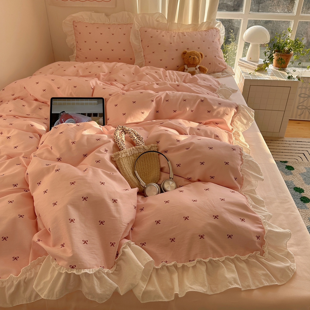 91家纺网 家纺一手货源 找家纺 盼季家纺 2026春夏小清新日韩蝴蝶结奶油花边床上用品四件套宿舍三件套 奶油花边蝴蝶结-奶粉