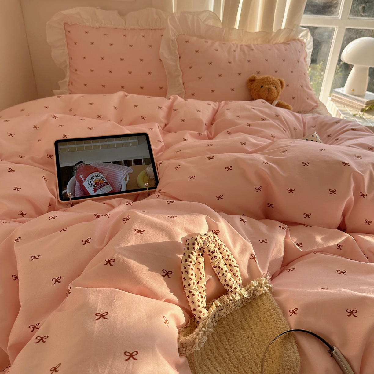 91家纺网 家纺一手货源 找家纺 盼季家纺 2026春夏小清新日韩蝴蝶结奶油花边床上用品四件套宿舍三件套 奶油花边蝴蝶结-奶粉