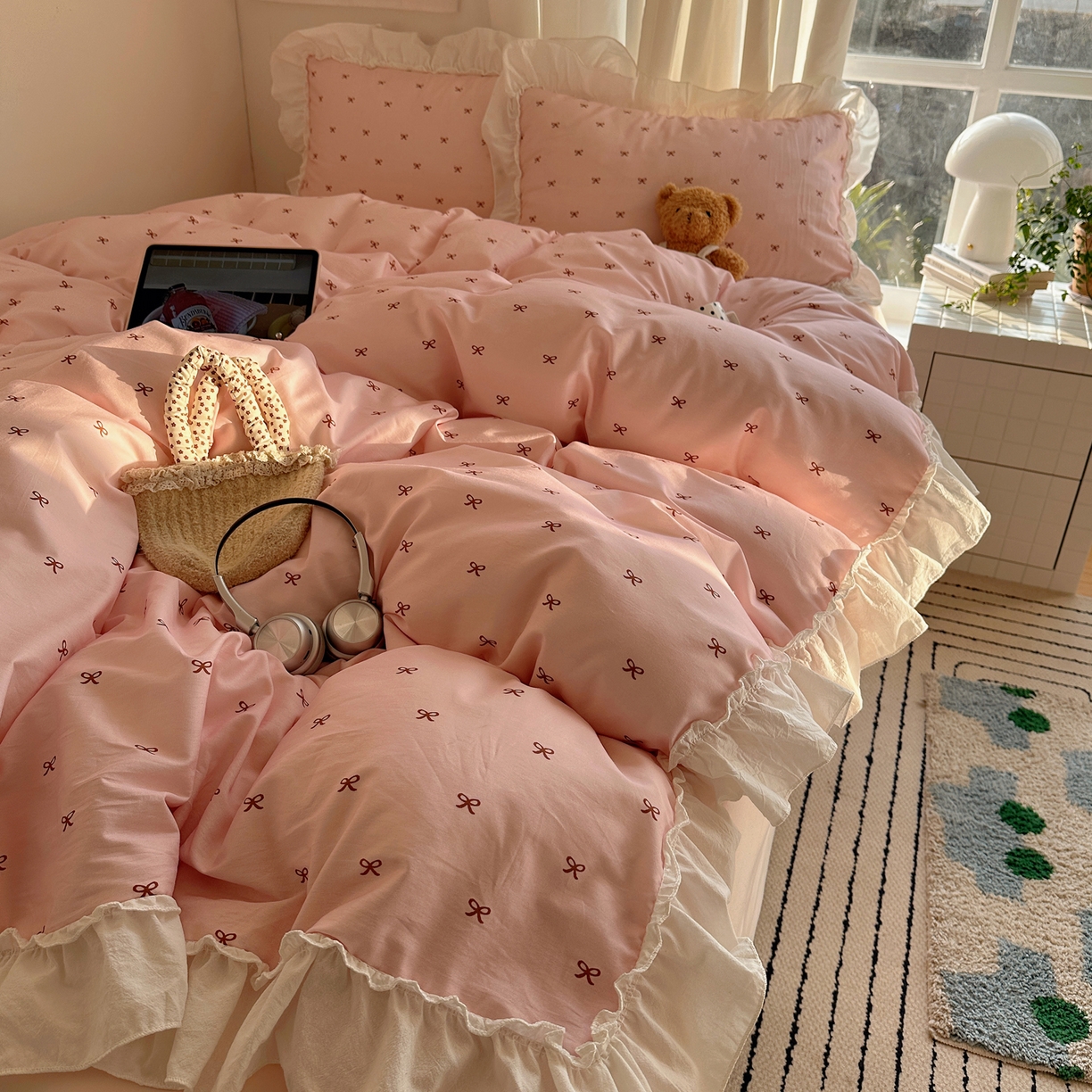 91家纺网 家纺一手货源 找家纺 盼季家纺 2026春夏小清新日韩蝴蝶结奶油花边床上用品四件套宿舍三件套 奶油花边蝴蝶结-奶粉