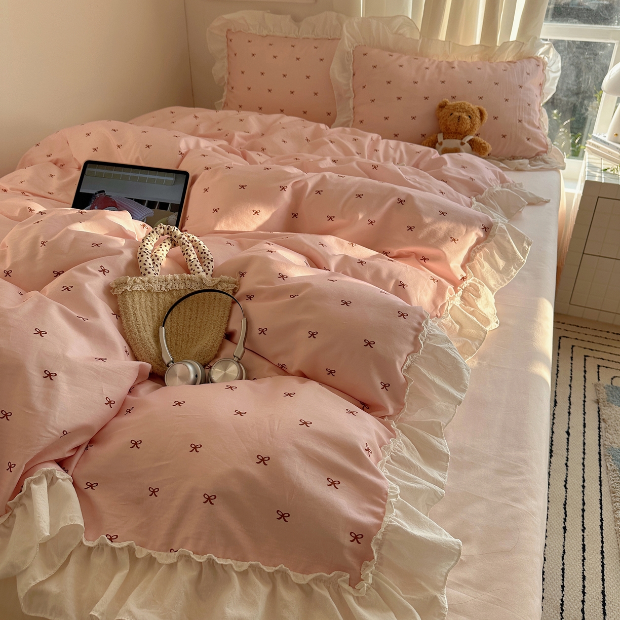 91家纺网 家纺一手货源 找家纺 盼季家纺 2026春夏小清新日韩蝴蝶结奶油花边床上用品四件套宿舍三件套 奶油花边蝴蝶结-奶粉