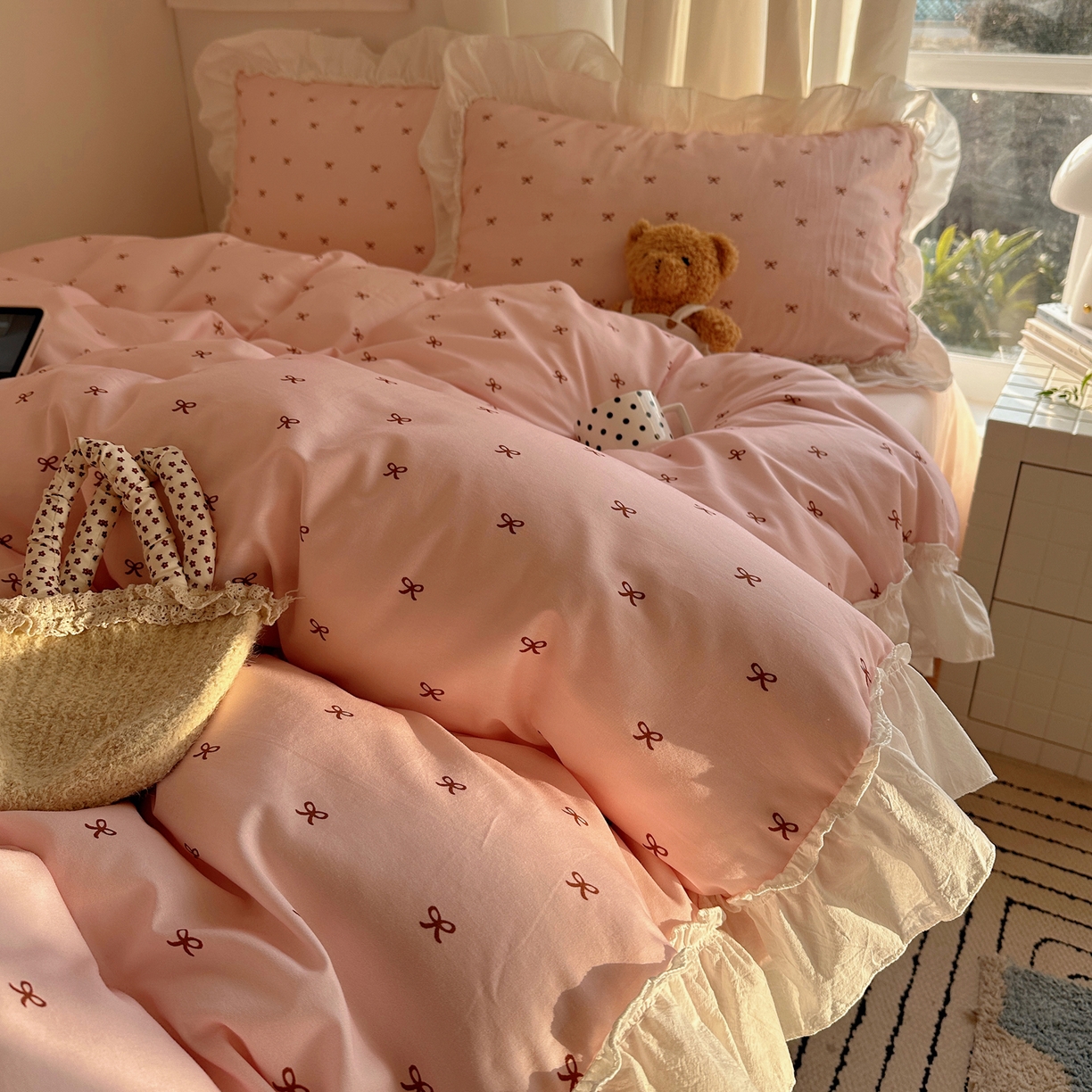 91家纺网 家纺一手货源 找家纺 盼季家纺 2026春夏小清新日韩蝴蝶结奶油花边床上用品四件套宿舍三件套 奶油花边蝴蝶结-奶粉