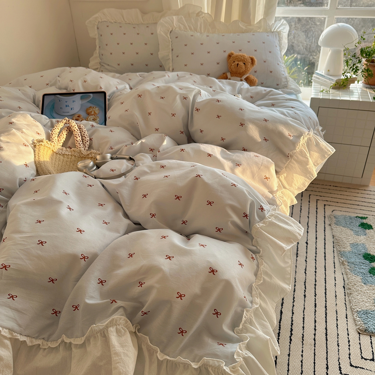 91家纺网 家纺一手货源 找家纺 盼季家纺 2026春夏小清新日韩蝴蝶结奶油花边床上用品四件套宿舍三件套 奶油花边蝴蝶结-奶蓝