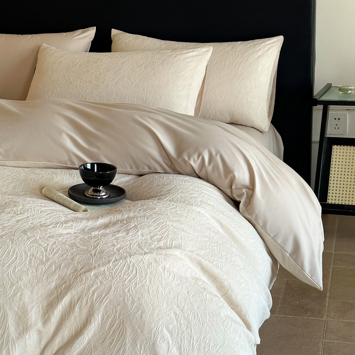 91家纺网 家纺一手货源 找家纺 卡巴伦家纺 2026新款全棉厚织提花系列简约款四件套 西西里-奶茶