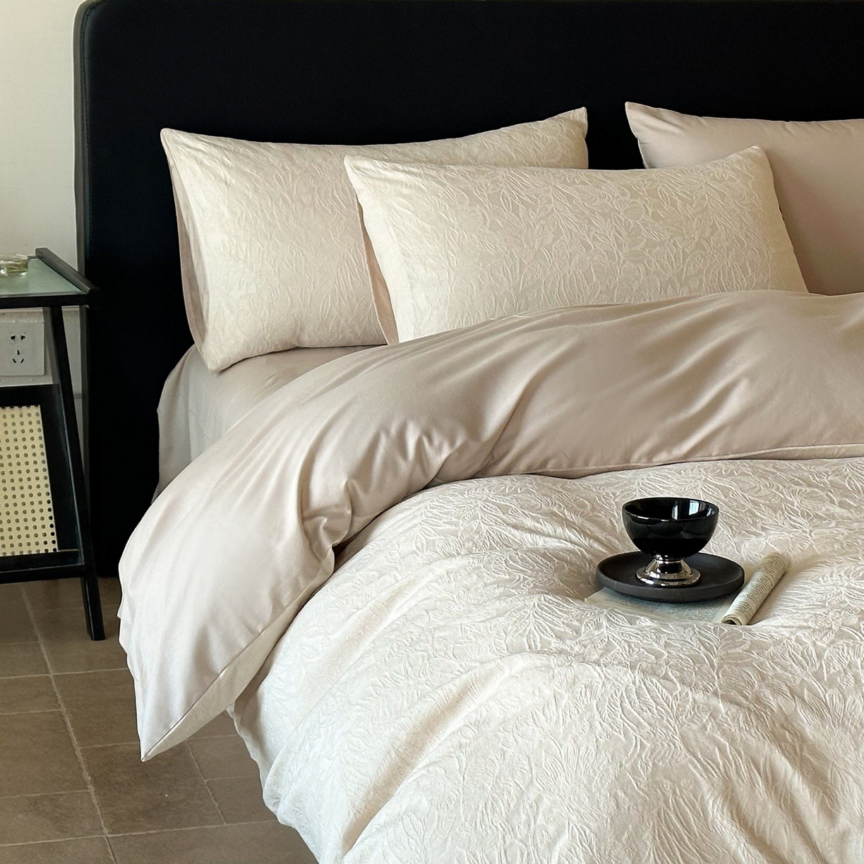 91家纺网 家纺一手货源 找家纺 卡巴伦家纺 2026新款全棉厚织提花系列简约款四件套 西西里-奶茶