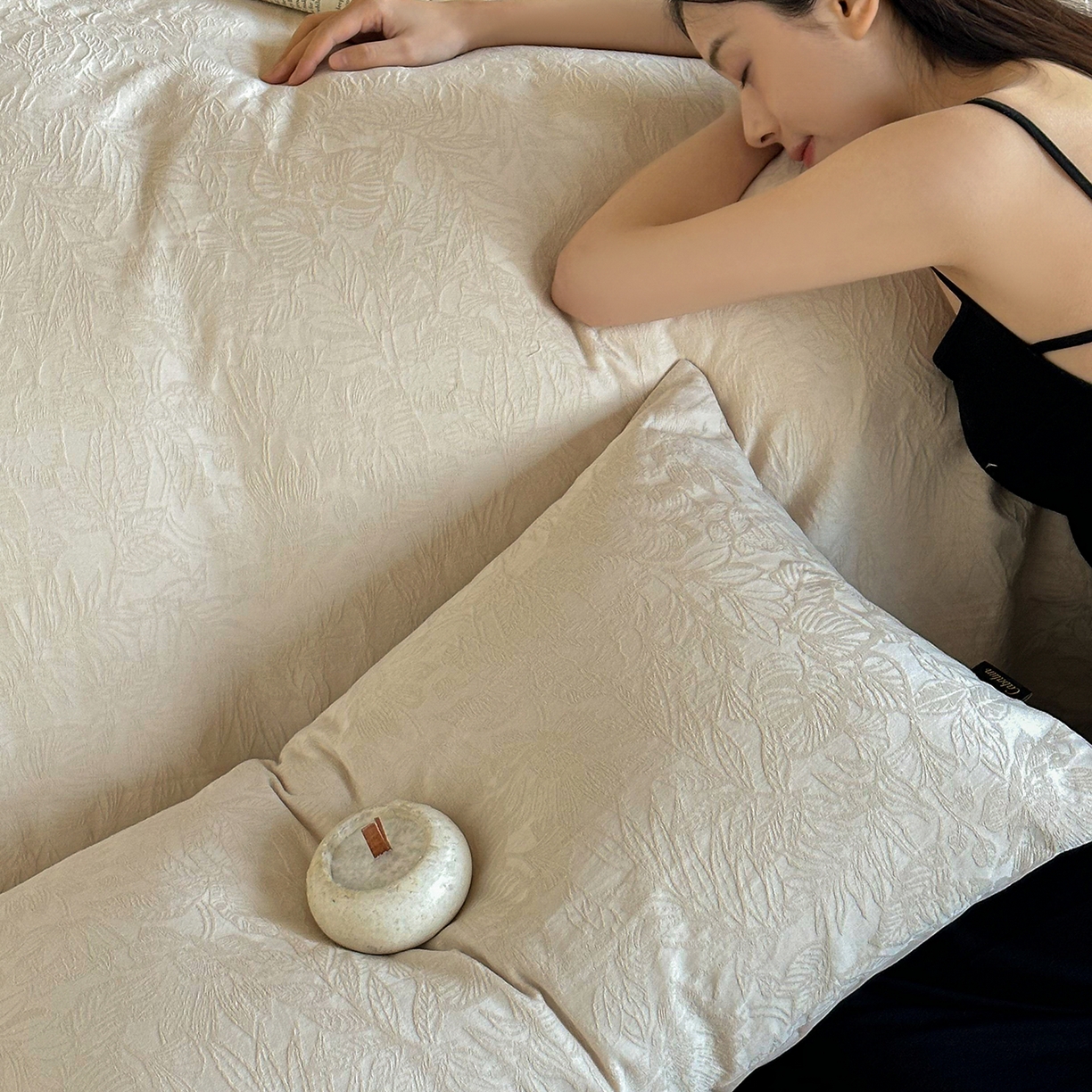 91家纺网 家纺一手货源 找家纺 卡巴伦家纺 2026新款全棉厚织提花系列简约款四件套 西西里-奶茶