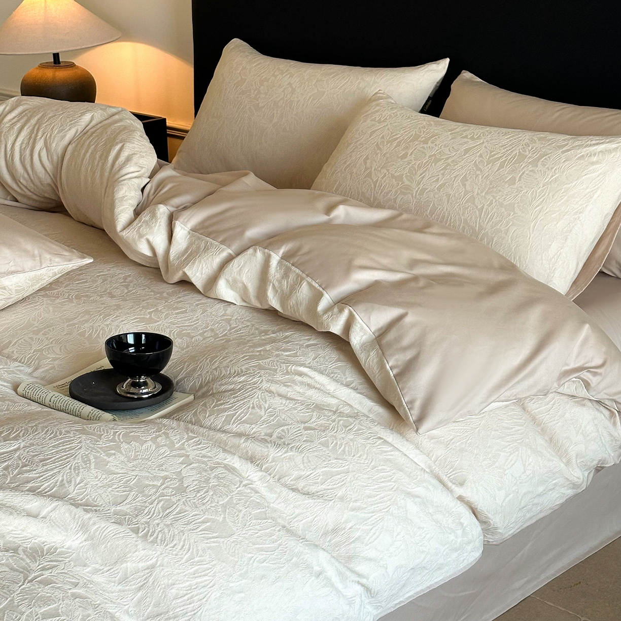 91家纺网 家纺一手货源 找家纺 卡巴伦家纺 2026新款全棉厚织提花系列简约款四件套 西西里-奶茶