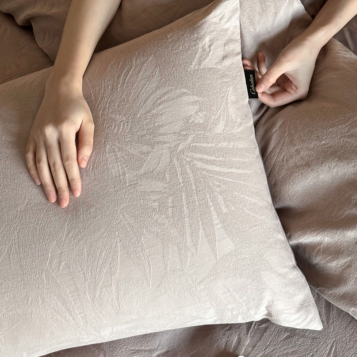 91家纺网 家纺一手货源 找家纺 卡巴伦家纺 2026新款全棉厚织提花系列简约款四件套 戴妃-咖