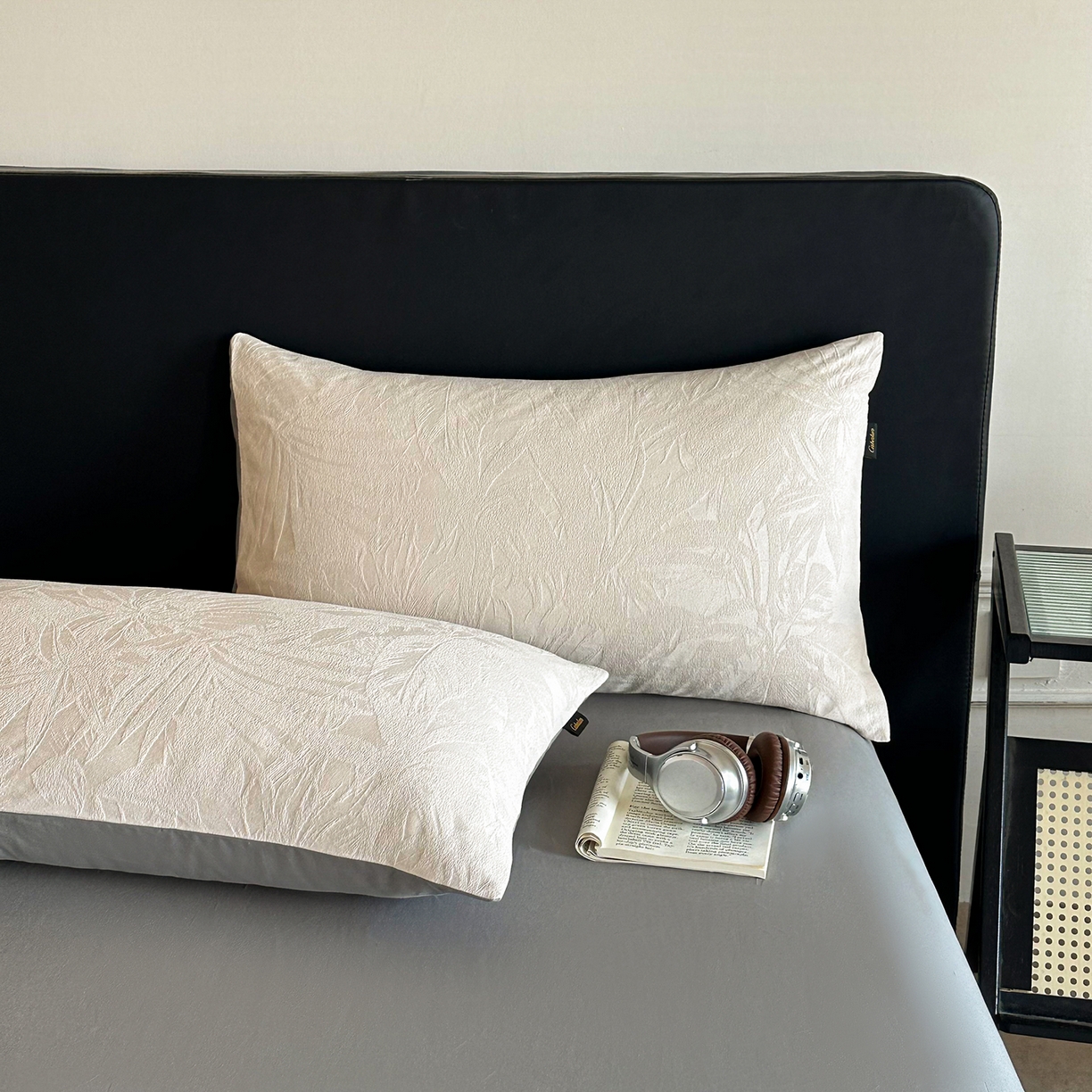 91家纺网 家纺一手货源 找家纺 卡巴伦家纺 2026新款全棉厚织提花系列简约款四件套 戴妃-奶白