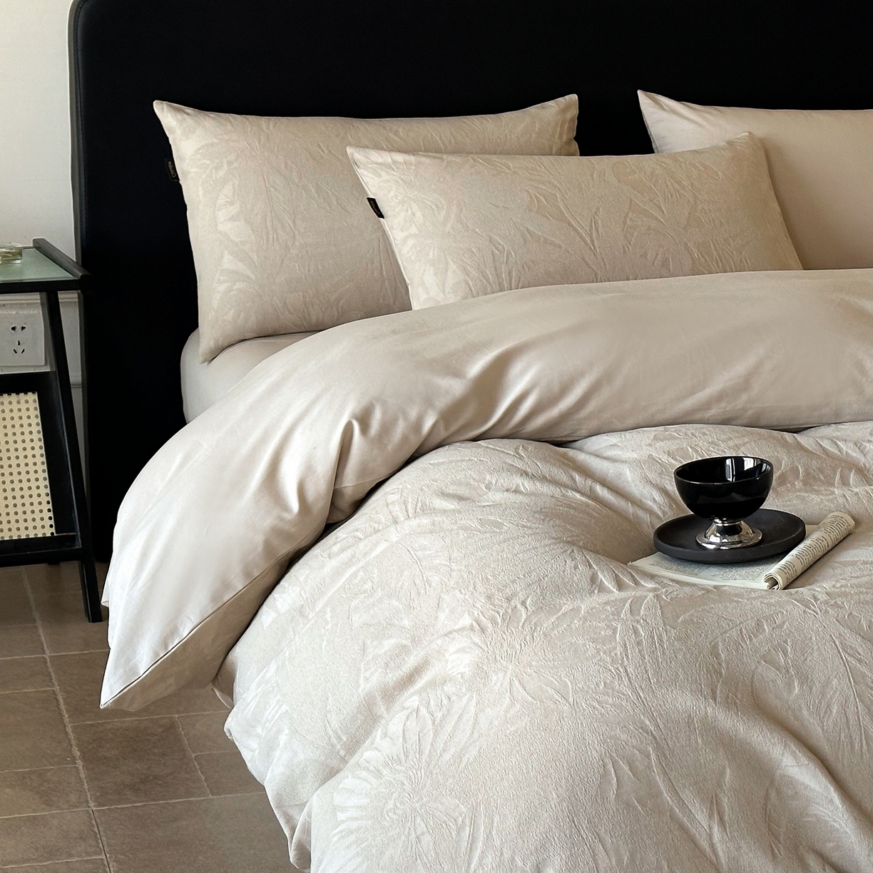 91家纺网 家纺一手货源 找家纺 卡巴伦家纺 2026新款全棉厚织提花系列简约款四件套 戴妃-奶驼