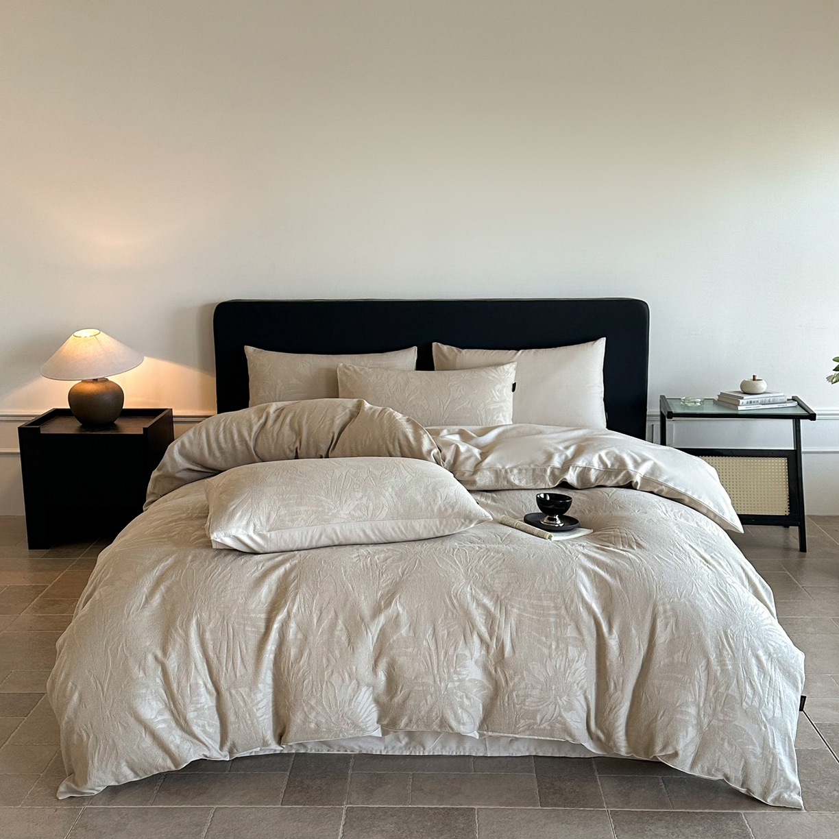 91家纺网 家纺一手货源 找家纺 卡巴伦家纺 2026新款全棉厚织提花系列简约款四件套 戴妃-奶驼