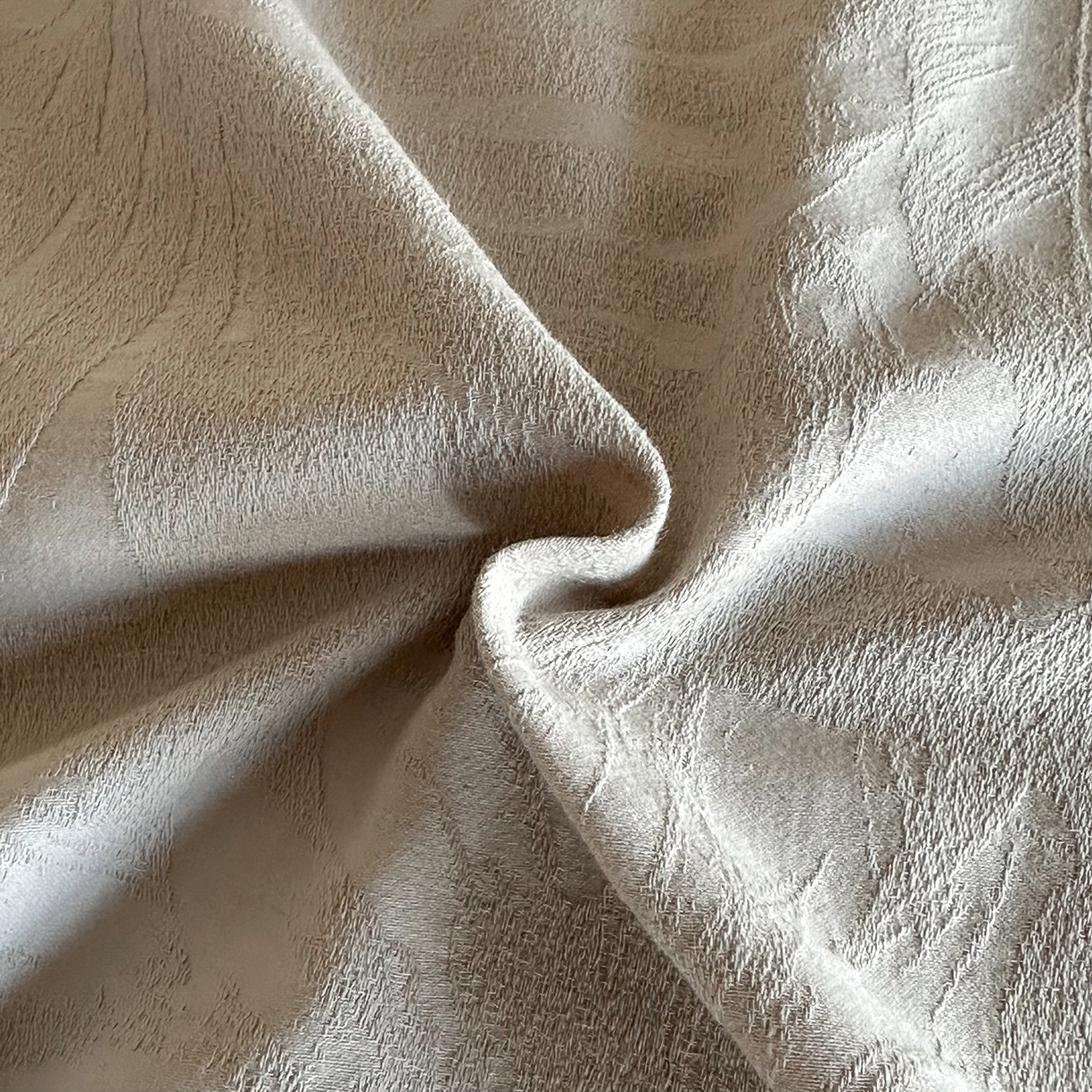 91家纺网 家纺一手货源 找家纺 卡巴伦家纺 2026新款全棉厚织提花系列简约款四件套 戴妃-奶驼