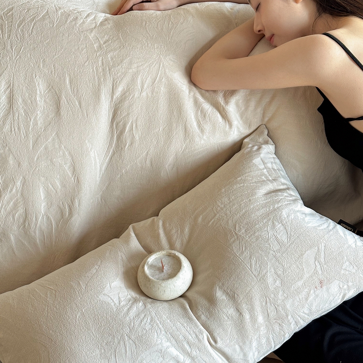 91家纺网 家纺一手货源 找家纺 卡巴伦家纺 2026新款全棉厚织提花系列简约款四件套 戴妃-奶白