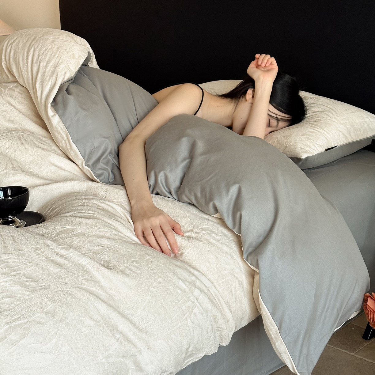 91家纺网 家纺一手货源 找家纺 卡巴伦家纺 2026新款全棉厚织提花系列简约款四件套 戴妃-奶白