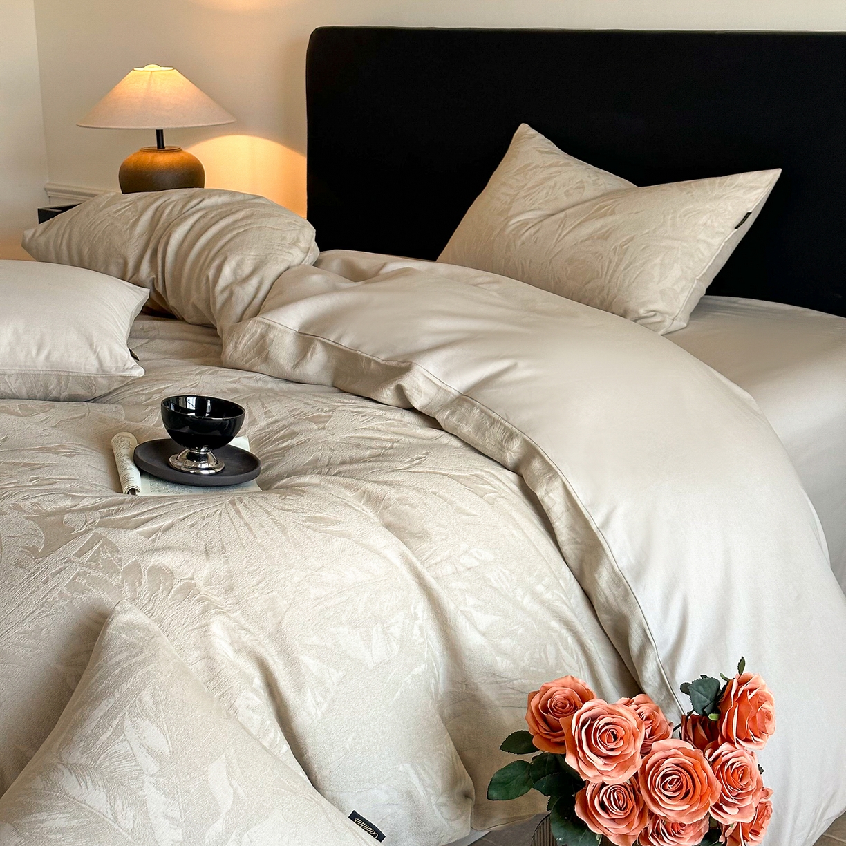 91家纺网 家纺一手货源 找家纺 卡巴伦家纺 2026新款全棉厚织提花系列简约款四件套 戴妃-奶驼