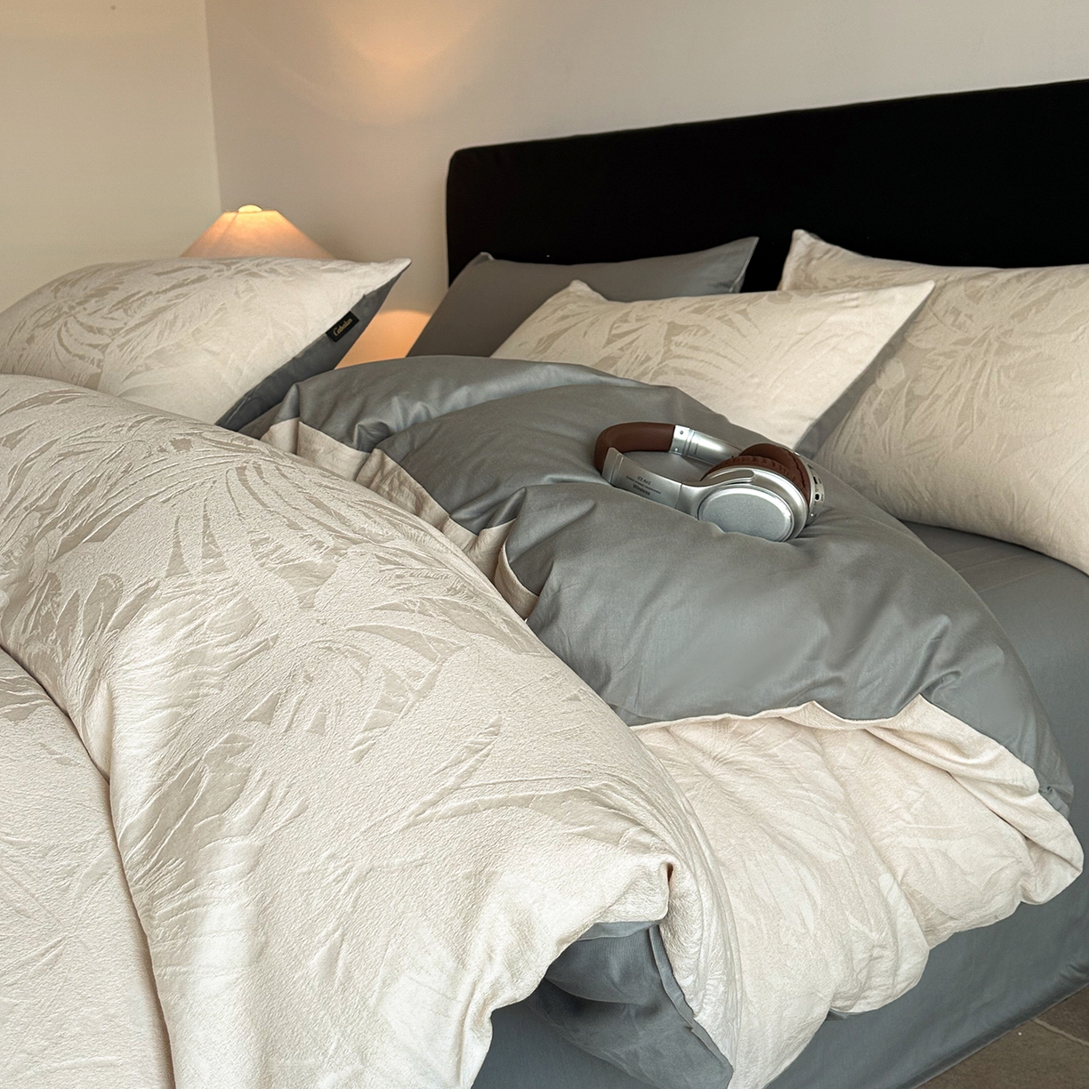 91家纺网 家纺一手货源 找家纺 卡巴伦家纺 2026新款全棉厚织提花系列简约款四件套 戴妃-奶白