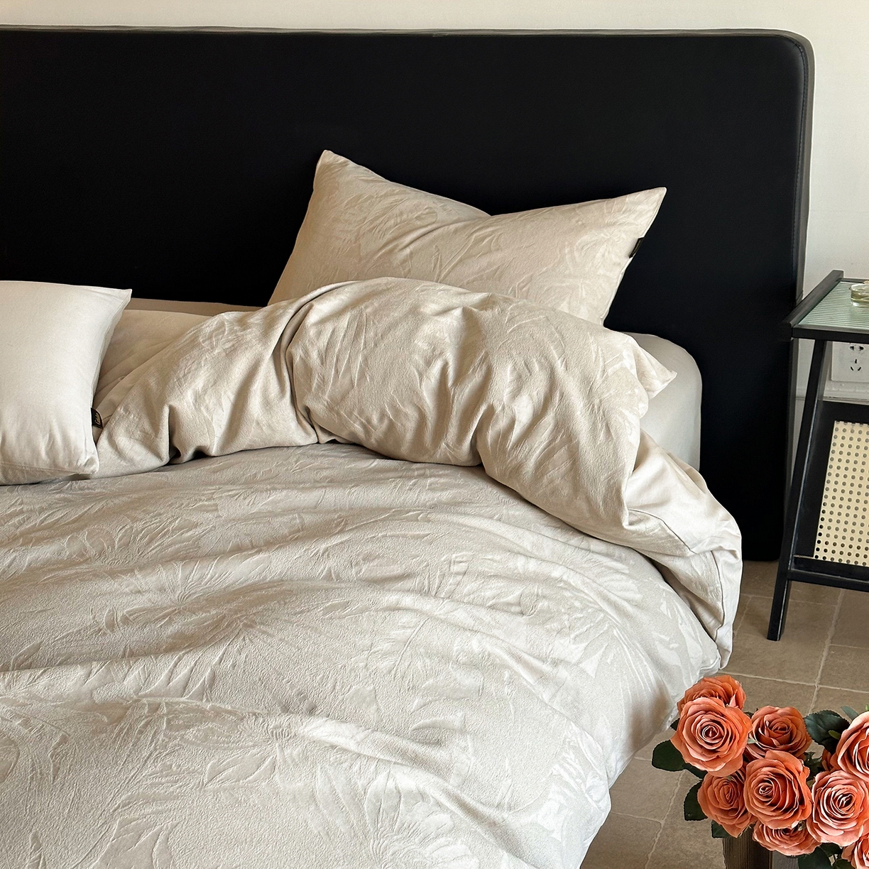 91家纺网 家纺一手货源 找家纺 卡巴伦家纺 2026新款全棉厚织提花系列简约款四件套 戴妃-奶驼