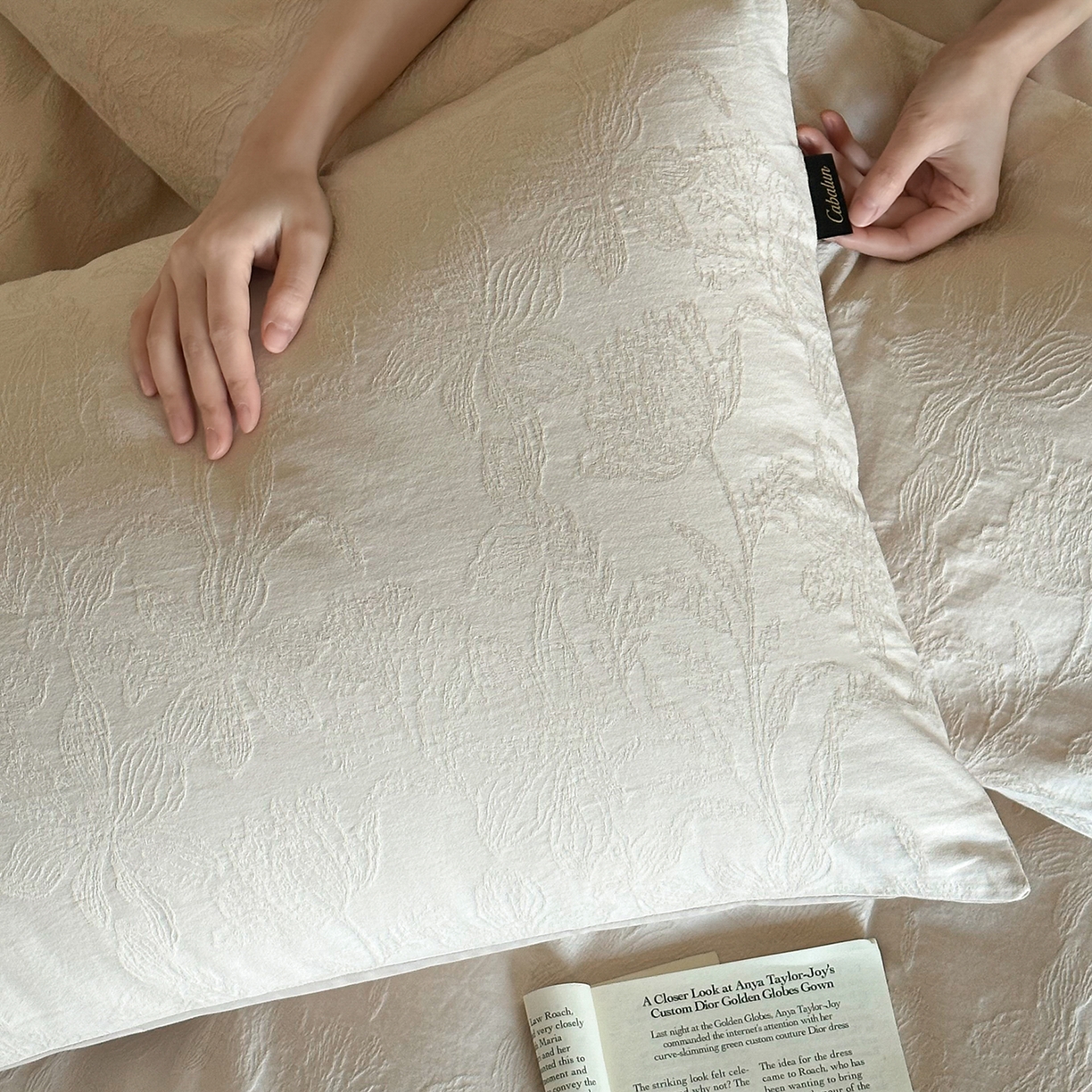 91家纺网 家纺一手货源 找家纺 卡巴伦家纺 2026新款全棉厚织提花系列简约款四件套 锦朵-奶茶