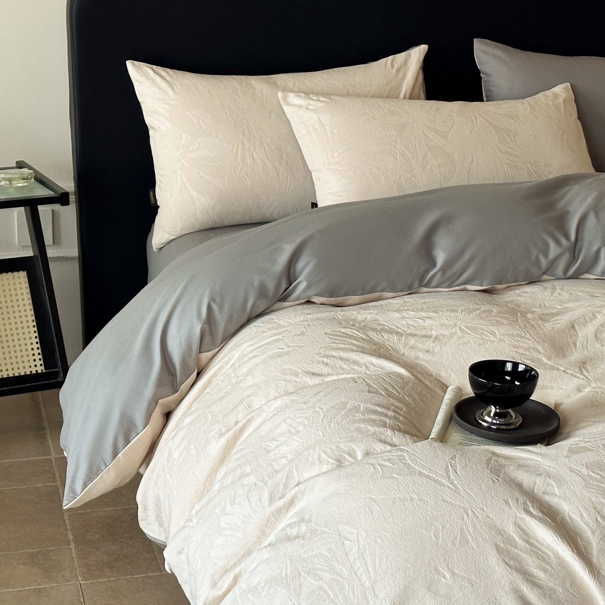 91家纺网 家纺一手货源 找家纺 卡巴伦家纺 2026新款全棉厚织提花系列简约款四件套 戴妃-奶白