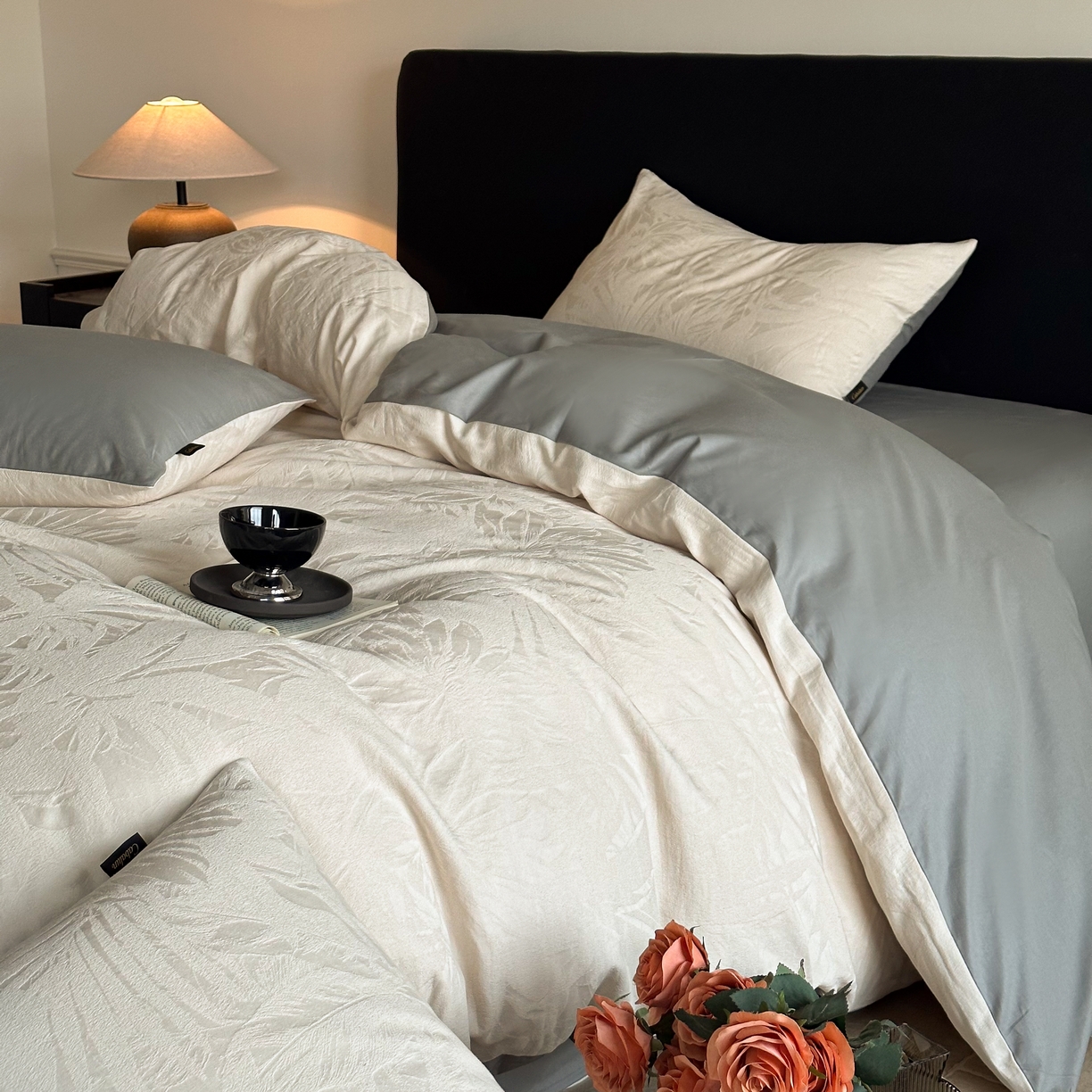 91家纺网 家纺一手货源 找家纺 卡巴伦家纺 2026新款全棉厚织提花系列简约款四件套 戴妃-奶白