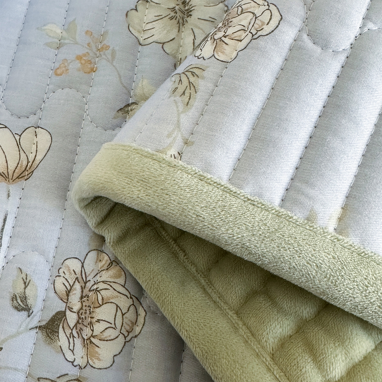 91家纺网 家纺一手货源 找家纺 凌云家纺 2026新款A类13372全棉床盖一面棉一面绒 漫步云端