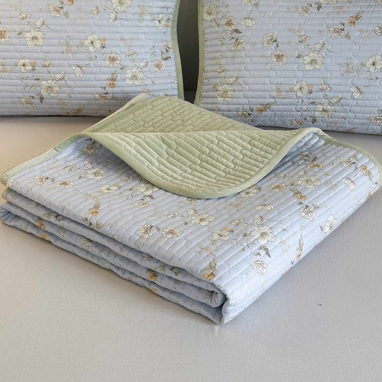 91家纺网 家纺一手货源 找家纺 凌云家纺 2026新款A类13372全棉床盖一面棉一面绒 漫步云端