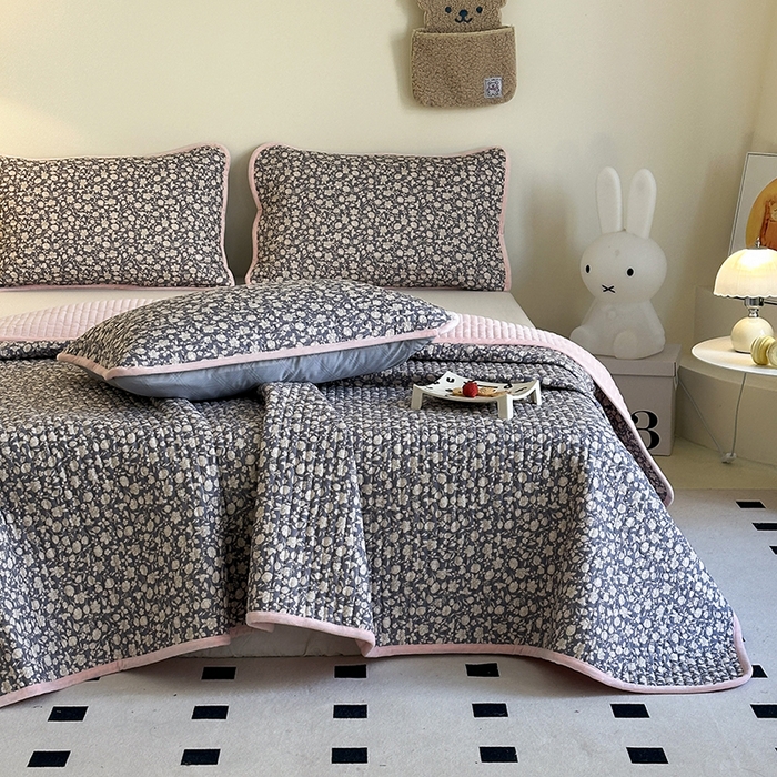 91家纺网 家纺一手货源 找家纺 凌云家纺 2026新款A类13372全棉床盖一面棉一面绒 春汐