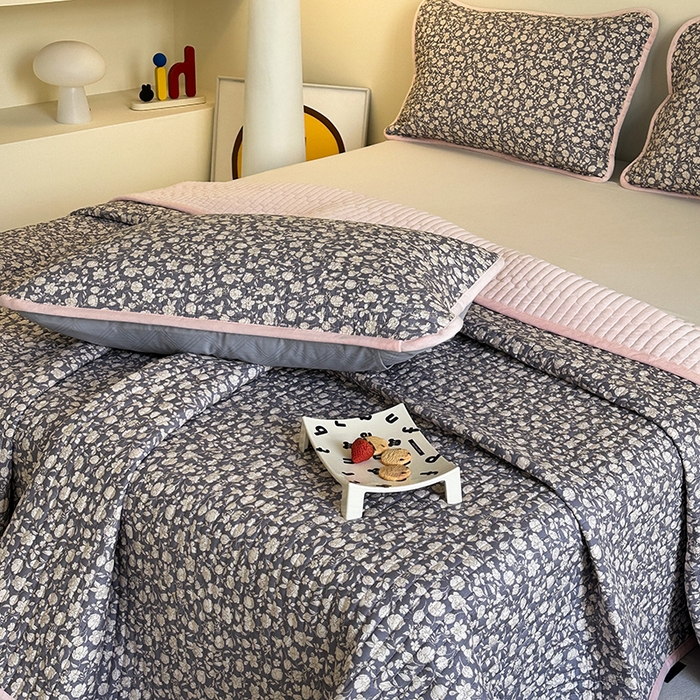 91家纺网 家纺一手货源 找家纺 凌云家纺 2026新款A类13372全棉床盖一面棉一面绒 春汐