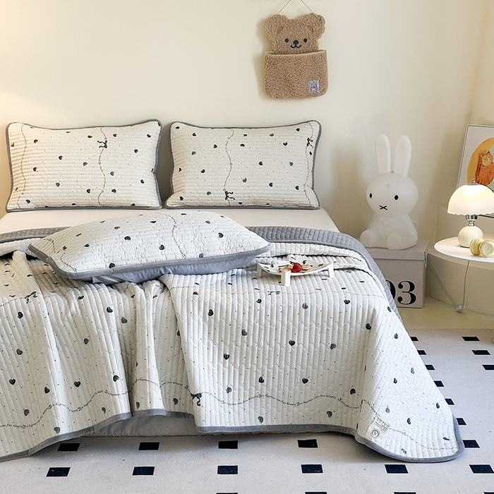 91家纺网 家纺一手货源 找家纺 凌云家纺 2026新款A类13372全棉床盖一面棉一面绒 花蜜