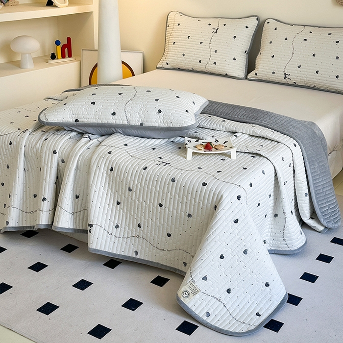 91家纺网 家纺一手货源 找家纺 凌云家纺 2026新款A类13372全棉床盖一面棉一面绒 花蜜