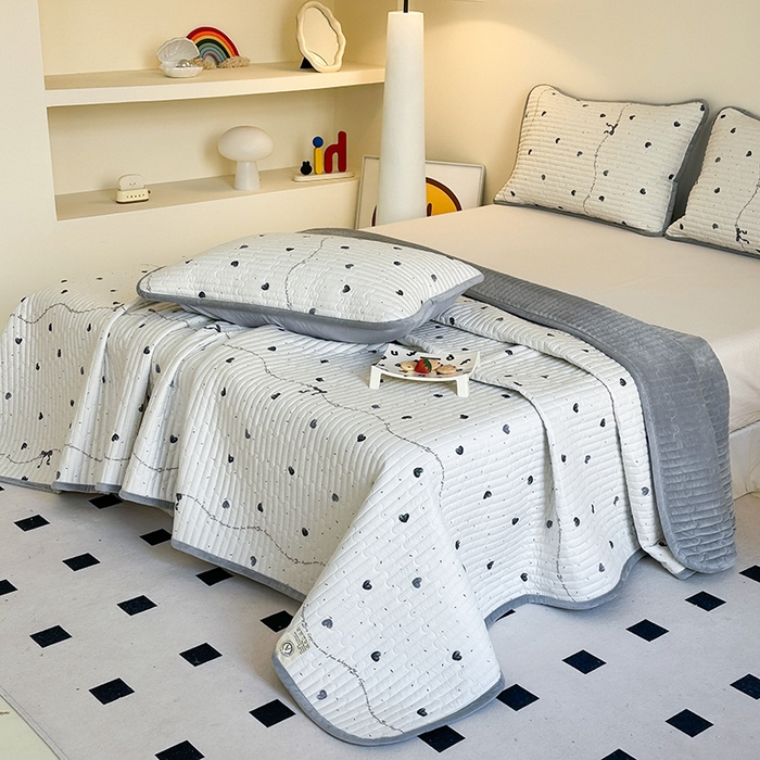 91家纺网 家纺一手货源 找家纺 凌云家纺 2026新款A类13372全棉床盖一面棉一面绒 花蜜