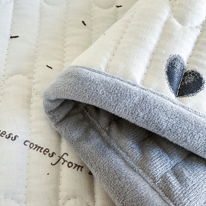 91家纺网 家纺一手货源 找家纺 凌云家纺 2026新款A类13372全棉床盖一面棉一面绒 花蜜