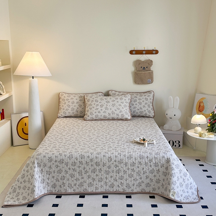 91家纺网 家纺一手货源 找家纺 凌云家纺 2026新款A类13372全棉床盖一面棉一面绒 花韵