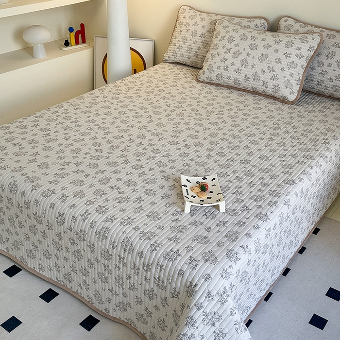 91家纺网 家纺一手货源 找家纺 凌云家纺 2026新款A类13372全棉床盖一面棉一面绒 花韵