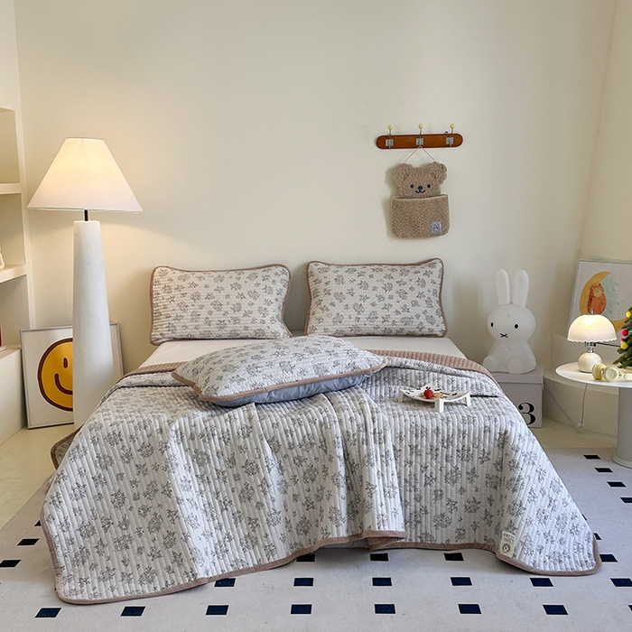 91家纺网 家纺一手货源 找家纺 凌云家纺 2026新款A类13372全棉床盖一面棉一面绒 花韵