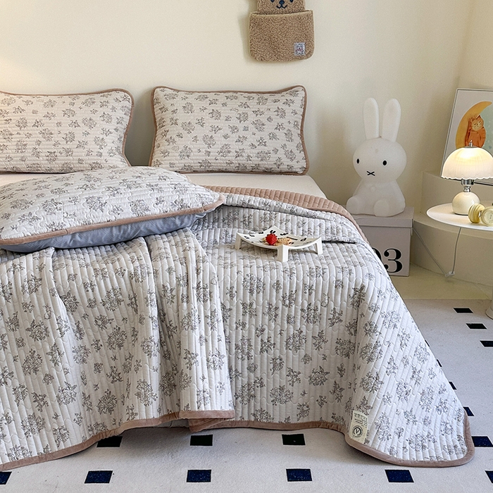 91家纺网 家纺一手货源 找家纺 凌云家纺 2026新款A类13372全棉床盖一面棉一面绒 花韵