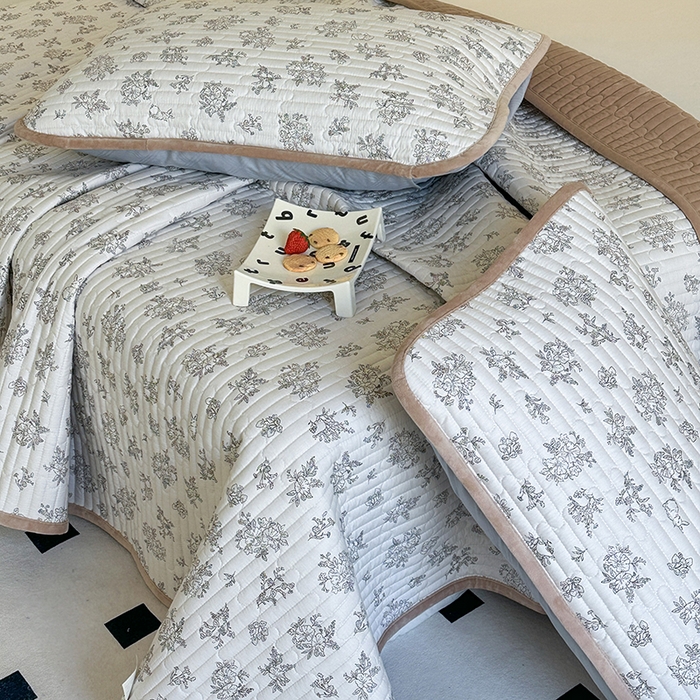 91家纺网 家纺一手货源 找家纺 凌云家纺 2026新款A类13372全棉床盖一面棉一面绒 花韵