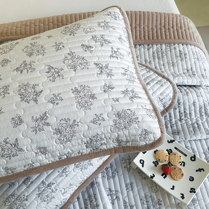 91家纺网 家纺一手货源 找家纺 凌云家纺 2026新款A类13372全棉床盖一面棉一面绒 花韵