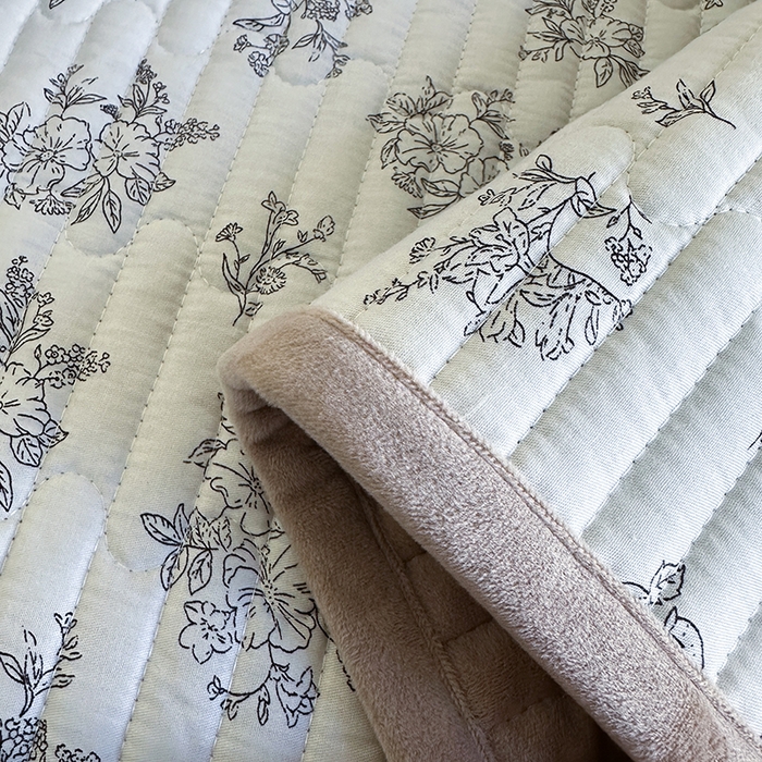 91家纺网 家纺一手货源 找家纺 凌云家纺 2026新款A类13372全棉床盖一面棉一面绒 花韵