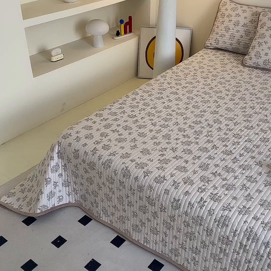 91家纺网 家纺一手货源 找家纺 凌云家纺 2026新款A类13372全棉床盖一面棉一面绒 花韵