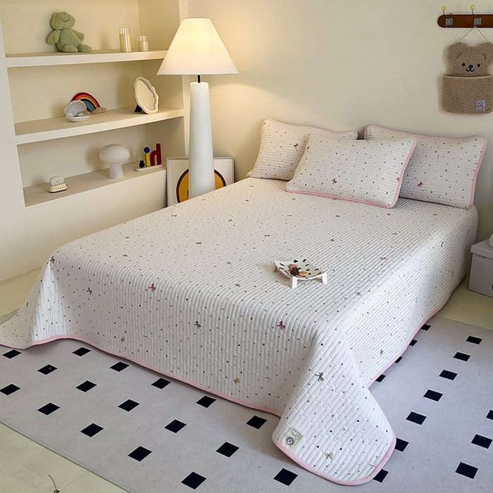 91家纺网 家纺一手货源 找家纺 凌云家纺 2026新款A类13372全棉床盖一面棉一面绒 怦然心动