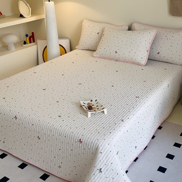 91家纺网 家纺一手货源 找家纺 凌云家纺 2026新款A类13372全棉床盖一面棉一面绒 怦然心动