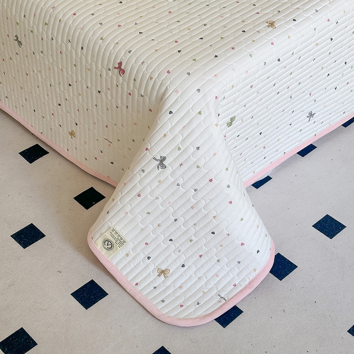 91家纺网 家纺一手货源 找家纺 凌云家纺 2026新款A类13372全棉床盖一面棉一面绒 怦然心动