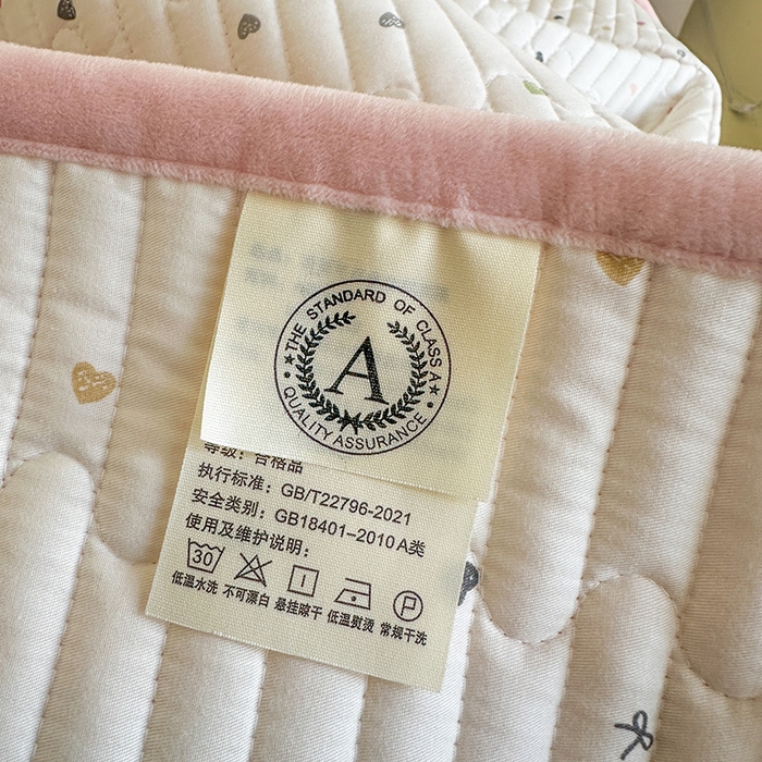 91家纺网 家纺一手货源 找家纺 凌云家纺 2026新款A类13372全棉床盖一面棉一面绒 怦然心动