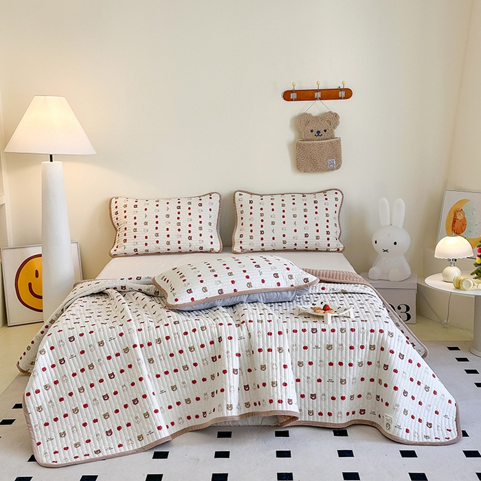 91家纺网 家纺一手货源 找家纺 凌云家纺 2026新款A类13372全棉床盖一面棉一面绒 苹果乐园