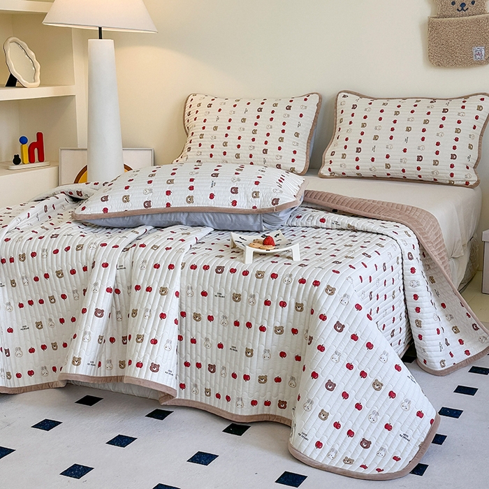 91家纺网 家纺一手货源 找家纺 凌云家纺 2026新款A类13372全棉床盖一面棉一面绒 苹果乐园