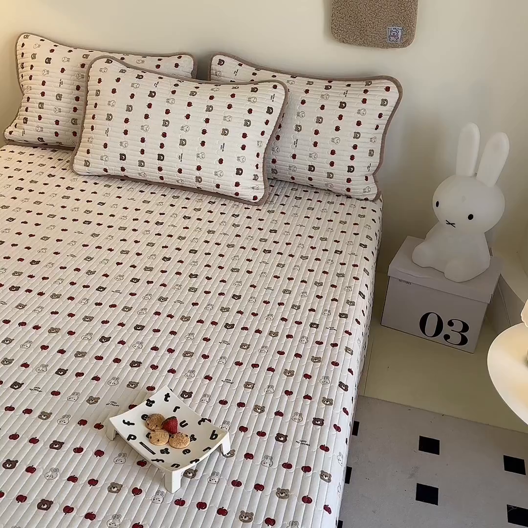 91家纺网 家纺一手货源 找家纺 凌云家纺 2026新款A类13372全棉床盖一面棉一面绒 苹果乐园